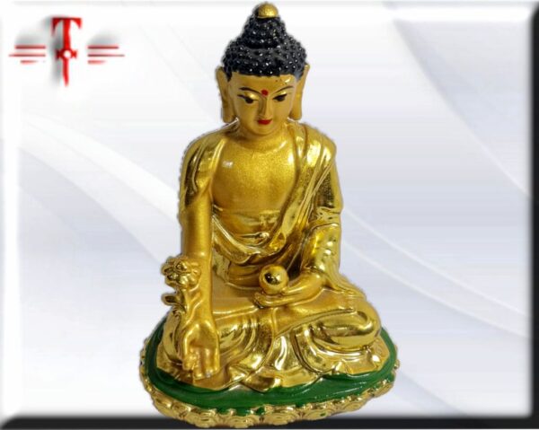 Buda Dorada Peso 131 gr Dimesiones : 9*6*5cm Material : resina El Buda es el máximo símbolo de la iluminación, el símbolo de la conciencia y el símbolo de la bondad amorosa 10CM El budismo Es básicamente una religión no-teísta, pero también representa una filosofía, un método de entrenamiento espiritual y un sistema psicológico. Ha sido desarrollado a partir de las enseñanzas del Buda Siddharta Gautama, quien vivió en el noreste de la India en el siglo V A.C. El buda o buddha es un concepto que define a aquel individuo que ha logrado despertar espiritualmente y que lleva una felicidad libre del sufrimiento. Cabe destacar que Buda no es un ser sobrenatural, un profeta o un Dios. El budismo no realiza postulados respecto a un Creador. Sus enseñanzas no son dictadas como creencias o dogmas, sino que son los mismos practicantes quienes lo comprueban por si mismos para luego interiorizarlas. El propósito del budismo es la eliminación de los sentimientos de insatisfacción vital (dukkha), producida por el anhelo ansioso (entendido como sed, deseo o avaricia). Igualmente a su vez, es producto de una percepción equivocada de la naturaleza de la vida, la existencia y el ser. La erradicación de esta situación se produce cuando el individuo logra despertar y adquiere una comprensión profunda de la realidad y el ser (la iluminación). Para alcanzar este estado, el budismo promueve diversas técnicas para desarrollar la meditación y alcanzar la sabiduría. Es importante tener en cuenta que el budismo no se encuentra organizado en una jerarquía vertical (por ejemplo, no hay un líder como el Papa en el catolicismo). La autoridad religiosa se encuentra en los textos sagrados del Buda y en la interpretación que realizan los maestros y monjes.