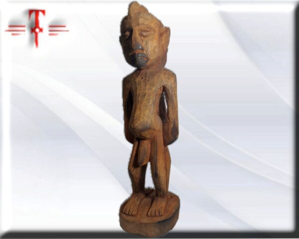Eshú Modubela peso: 417 gr material : madera dimensiones: 33 cm / 12.99" Este elegbara anda con ashikuelu. Es un muñeco de dos caras y dos cuerpos que se hacen de ayna o cedro.