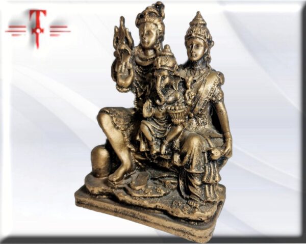 Familia shiva El poderoso dios domina los elementos y los controla de manera benéfica o maléfica según convenga
