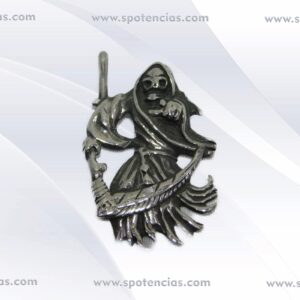 Colgante santa muerte gracias a las diversas formas y estilos que se pueden crear con el acero inoxidable