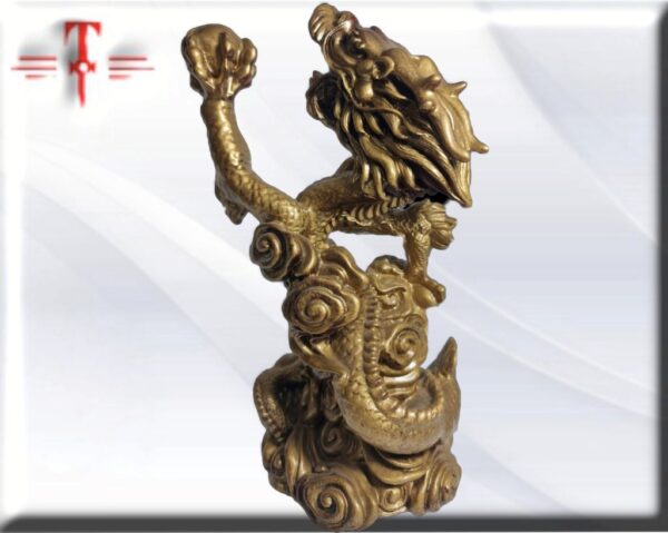 Estatua Feng sui Dragon Chino La forma enrollada de la serpiente o dragón jugó un importante papel en la antigua cultura china.