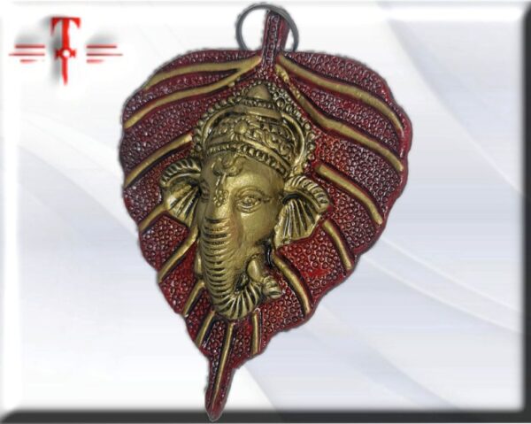 Colgador Om con ganesha metal El OM (pronunciado AUM) es una símbolo que representa uno de los mantras más sagrados