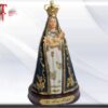 Nuestra Señora de lapa. Peso:  142 gr medidas: 14cm material:resina El 15 de agosto, se celebra en España la festividad de la Asunción de la Virgen o Asunción de María. De acuerdo a la tradición y doctrina católica, la Asunción de la Virgen es la creencia de que el cuerpo y el alma de la Virgen María, madre de Jesús, lo llevaron al Cielo tras terminar sus días en la Tierra. El Día de la Asunción de María se celebra todos los años el 15 de agosto. Es una fiesta de carácter religioso que recuerda la asunción del cuerpo de María la madre de Jesús a los cielos, luego de terminados sus días en la tierra. ¿Qué es la asunción en España? Es el día en el que se celebra la Asunción de la Virgen María: el ascenso de su cuerpo y alma a los cielos según la religión católica De acuerdo a la tradición y doctrina católica, la Asunción de la Virgen es la creencia de que el cuerpo y el alma de la Virgen María, madre de Jesús, se llevó al Cielo tras terminar sus días en la Tierra. El Papa Pío XII definió como dogma de fe la Asunción de María al cielo en cuerpo y alma el 1 de noviembre de 1950. En España, el 15 de agosto es día festivo a nivel nacional. Así mismo, muchas localidades del territorio nacional celebran sus fiestas mayores en esta jornada. Asunción de María o Asunción de la Virgen es la creencia, de acuerdo a la tradición y doctrina de la Iglesia católica ​ y de la Iglesia ortodoxa, la iglesia ortodoxa oriental y algunas denominaciones protestantes como los anglicanos, que la Virgen María, la madre de Jesucristo, cumplido el curso de su vida terrestre, fue llevada en cuerpo y alma al Cielo