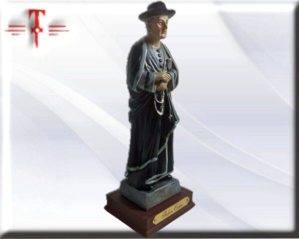 Figura estatua del Padre Cruz , Santos y Vírgenes católicos , productos Religiosos Máxima Calidad Europea .Material : resina . Medidas: 15.5cm / 6.10 Inch . Peso: 170 Gr