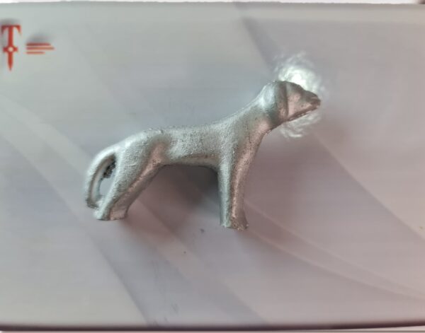 perro de metal Forman parte de las herramientas de Ochosis y de Azowano o Babalú Ayé. Se usan en ebboses y otros trabajos