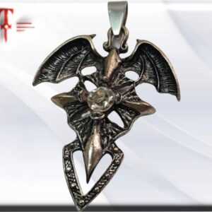 Colgante cruz alas gracias a las diversas formas y estilos que se pueden crear con el acero inoxidable