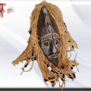 Máscara Salampusu Congo El culto a los antepasados y la importancia de los espíritus de la naturaleza. Y como sus creencias en estos poderes no humanos