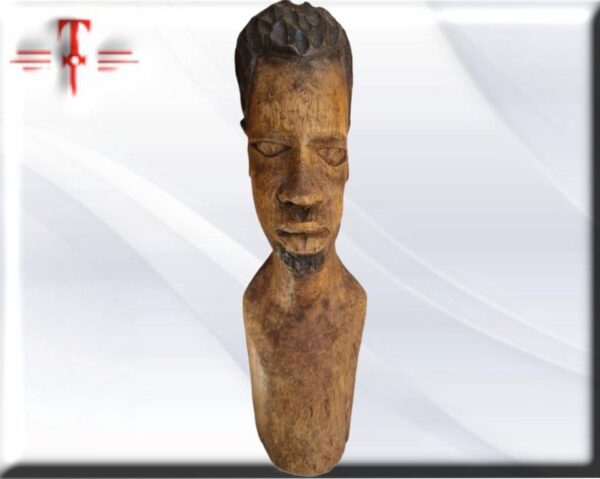 Busto Yoruba Nigeria ref132 Son figuras humanas talladas en diversos tipos de madera representan a personajes de importancia para la vida de la comunidad