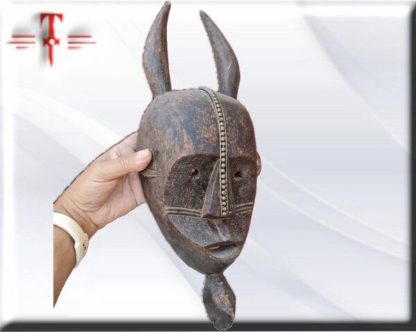 Máscara Mangbetu Congo El culto a los antepasados y la importancia de los espíritus de la naturaleza. Y como sus creencias en estos poderes no humanos