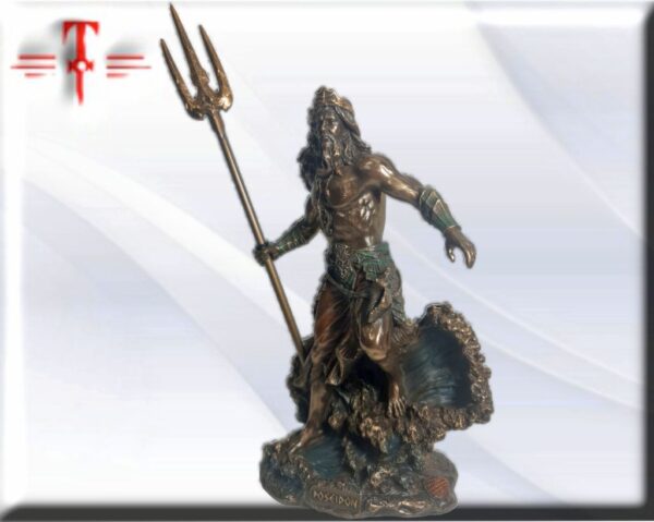 Escultura de Poseidón El Dios Poseidón es uno de los principales dioses del panteón clásico. Junto a Zeus y Hades