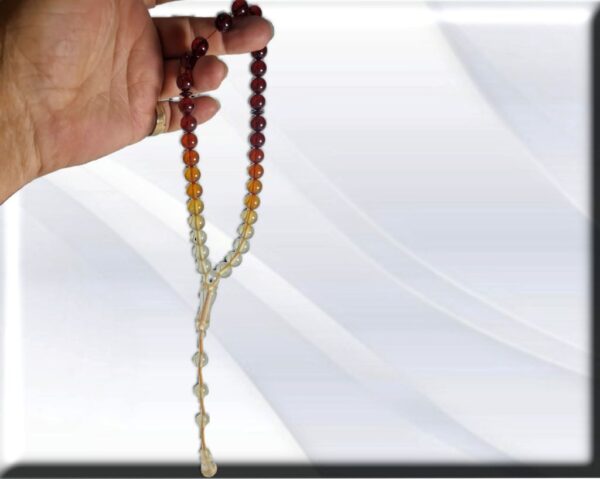 tasbih resina natural Se utiliza habitualmente para practicar el dhikr o invocación repetida dirigida a Dios.