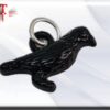 Amuleto cuervo wicca Esta ave indica transformación y cambio. También advierte del peligro y es por eso que muchas tribus y cazadores imitan su grito