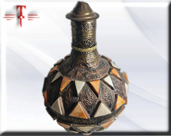botella forrada de latón Se denomina latón a toda aleación de cobre y zinc con una proporción de más del 50% de cobre en peso.