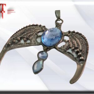 Colgante ave zafiro gracias a las diversas formas y estilos que se pueden crear con el acero inoxidable