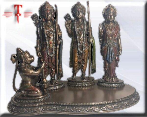 Escultura Dioses Familia Hindú , decoración hogar seres mitológicos . Peso 1300gr dimensiones: 20*25cm / 7.87*9.84 Inch Las divinidades hindúes son los dioses y diosas del hinduismo. Los términos y epítetos de la deidad dentro de las diversas tradiciones del hinduismo varían e incluyen a los Deva, Deví, Íshwara, Íshwari, Bhagaván y Bhagavati. Las deidades del hinduismo han evolucionado desde la era védica (segundo milenio a. C.) hasta la época medieval (primer milenio d. C.), regionalmente en Nepal, India y el sudeste asiático, y en las diversas tradiciones del hinduismo.