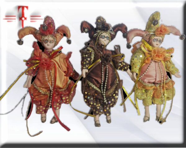 Trío muñecas arlequín con vestimenta colorida y miembros de porcelana