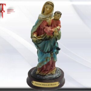Nuestra Señora del Rosario Con un rosario en las manos