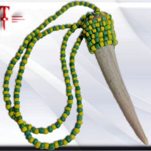 Cuerno Amuleto Orula , Orunmila , protección , Ifá , Babalawo , santería Elemento ritualizado y cargado por Babalawo Dimensión del colgante 11 cm / 4.33 Inch . largo con el colgante 50cm / 19.68 Inch Orula u Orunmila es el Orisha de la adivinación, el oráculo supremo. Es el gran benefactor de la humanidad y su principal consejero.1 El revela el futuro a través del secreto de Ifá. Es así mismo un gran curador, quien ignore sus consejos puede sufrir los avatares producidos por Eshu.