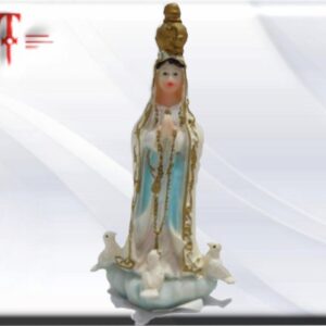 Virgen de Fátima Con las palomas blancas todavía encaramadas a los pies de Nuestra Señora La virgen llegó a Lisboa el 5 de diciembre