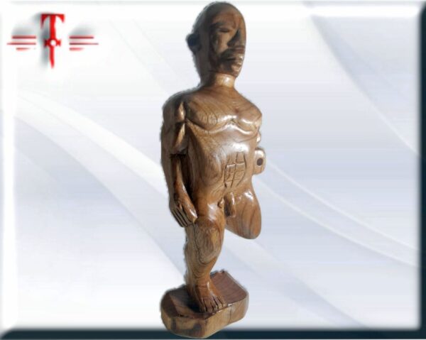 osain de madera 32cm , es un Orisha. Él rige la naturaleza y es en sí la naturaleza misma. En el ser humano está en la parte izquierda del cuerpo.
