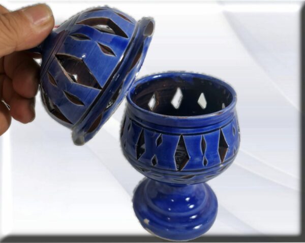incensario quemador cerámica esmaltado para el sahumerio de materias aromáticas como el incienso, de uso ceremonial en determinadas celebraciones religiosas