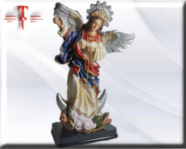 Virgen de Quito también conocida bajo los nombres de Virgen del Apocalipsis, Virgen alada, Virgen bailarina y Virgen de Legarda .