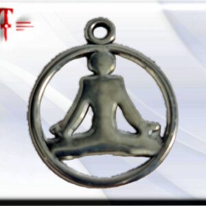 Colgante Yoga tamaño: 30 mm material : acero inox. amuleto que atrae la paz y la pureza