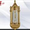 Placa pared estatua Virgen de Fátima , Santos y Vírgenes católicos , productos Religiosos Material : resina Medidas: 19cm / 7.48 Inch Peso: 185 Gr. En la misma línea que otras apariciones marianas, tuvo su origen en los testimonios de tres niños pastores, llamados Lucía dos Santos, Jacinta y Francisco Marto, quienes afirmaron haber presenciado varias apariciones marianas en la Cova da Iria, Fátima, en Portugal, entre el 13 de mayo y el 13 de octubre de 1917