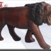 Talla escultura León africano , arte tribal africano hecho a mano Escultura León africano maderas nobles , arte tribal africano hecho a mano Ref:098909 Peso: 243gr tamaño aprox : 18cm / 7.08 Inch África es un continente complejo. Usualmente, en occidente tenemos la creencia de que es un solo país, sin mayor complejidad, atractivo o sorpresa. Sin embargo, una vez aplicado el microscopio antropológico, se ve que el continente no solo tiene variedad de países, sino de culturas. Cada pueblo posee su propia historia, de la cual poseen una importante tradición oral que aun hoy persiste.