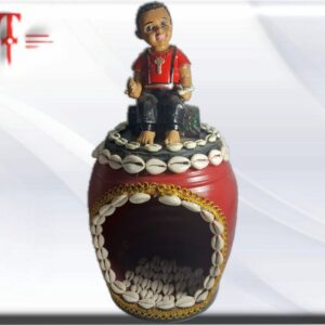 Casita para Eleguá Casita atributo donde puede vivir el orisha elegua . peso: 1725gr material: terracota dimensiones: 35*17*17 cm Elegguá. Es uno de los siete dioses fundamentales del Panteón Yoruba. Por su gran importancia es el primero en ser llamado en todo acto religioso o festividad y el último en despedirse. Los adoradores lo consideran el inicio y el fin de todos los caminos, el nacimiento y la muerte, el bien y el mal.