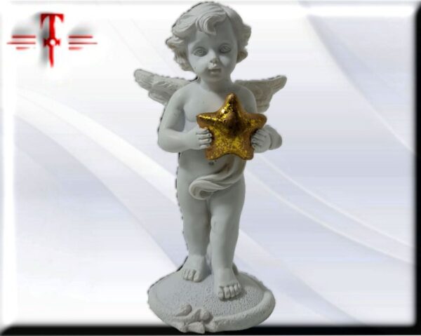Ángel con estrella Peso: 51 gr Tamaño : 9.5 cm Un ángel es un ser sobrenatural, inmaterial o espiritual cuyos deberes son asistir y servir a Dios. Los ángeles se representan como mensajeros de Dios en la Biblia.