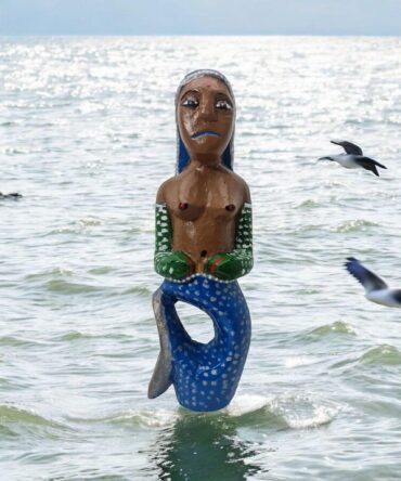Escultura madera Mami Wata , original de Africa ( Benín ) Yemaya