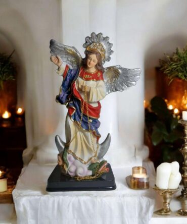 Figura de la Virgen de Quito en Resina Premium – 22 cm, Santos y Vírgenes católicos , productos Religiosos