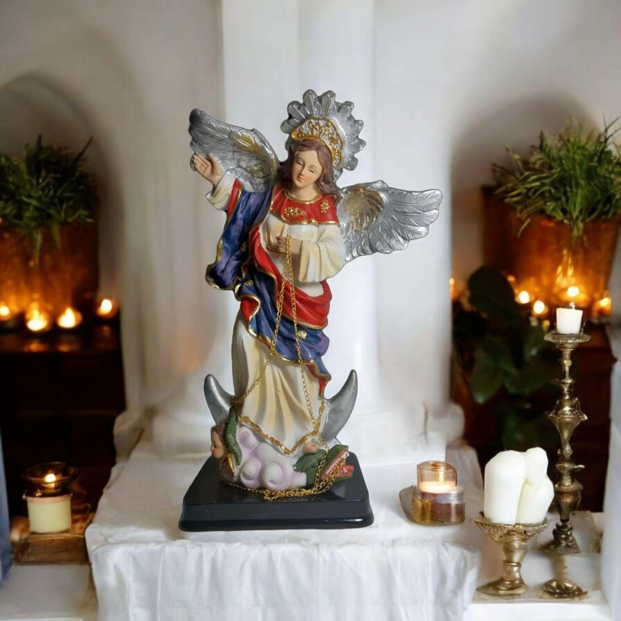 Figura de la Virgen de Quito en Resina Premium – 22 cm, Santos y Vírgenes católicos , productos Religiosos