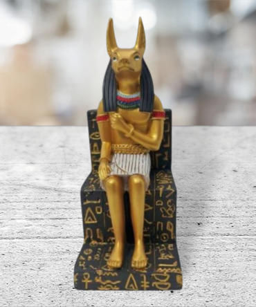 Dios Anubis dorado