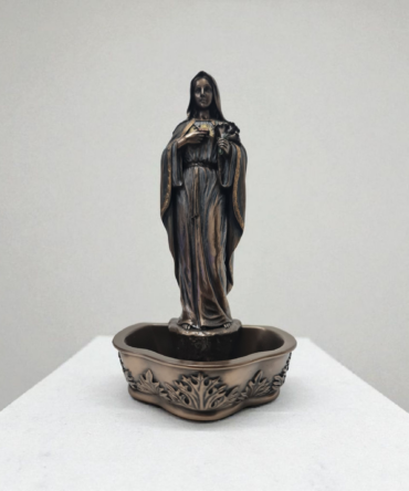 Pila de agua bendita , Sagrado corazon de Maria . Virgenes y santos catolicos