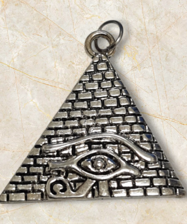 colgante amuleto piramide