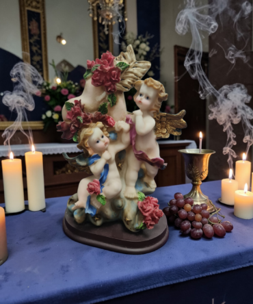 figura de Angeles con corazon , Santos y Vírgenes católicos , productos Religiosos