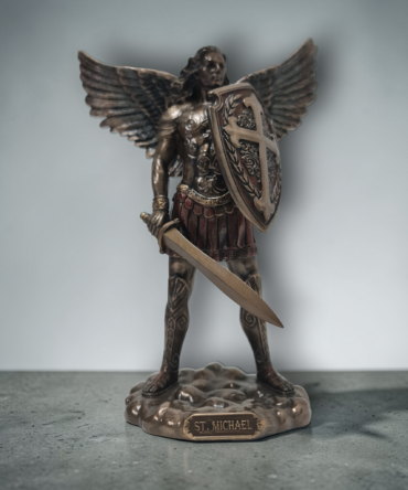 Arcángel San Miguel con escudo
