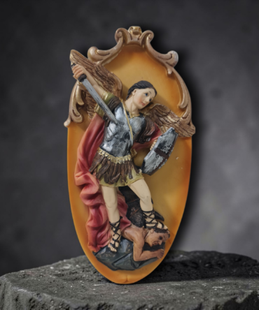 Cuadro ovalado San Miguel Arcángel en Resina , Santos y Vírgenes católicos , productos Religiosos