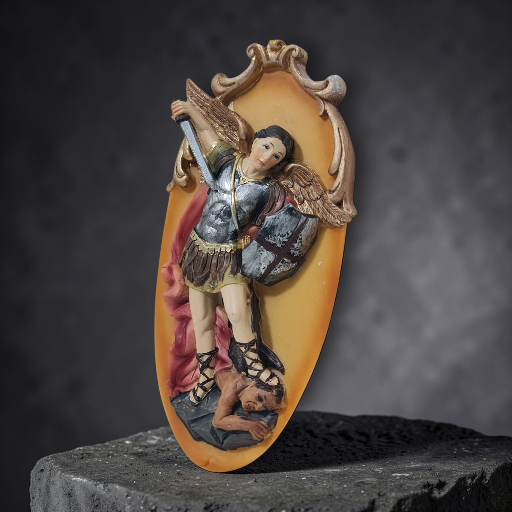 Cuadro ovalado San Miguel Arcángel en Resina , Santos y Vírgenes católicos , productos Religiosos - Imagen 3