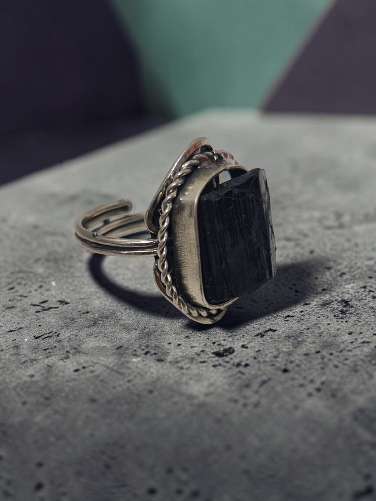 anillo con turmalina en bruto - Imagen 5
