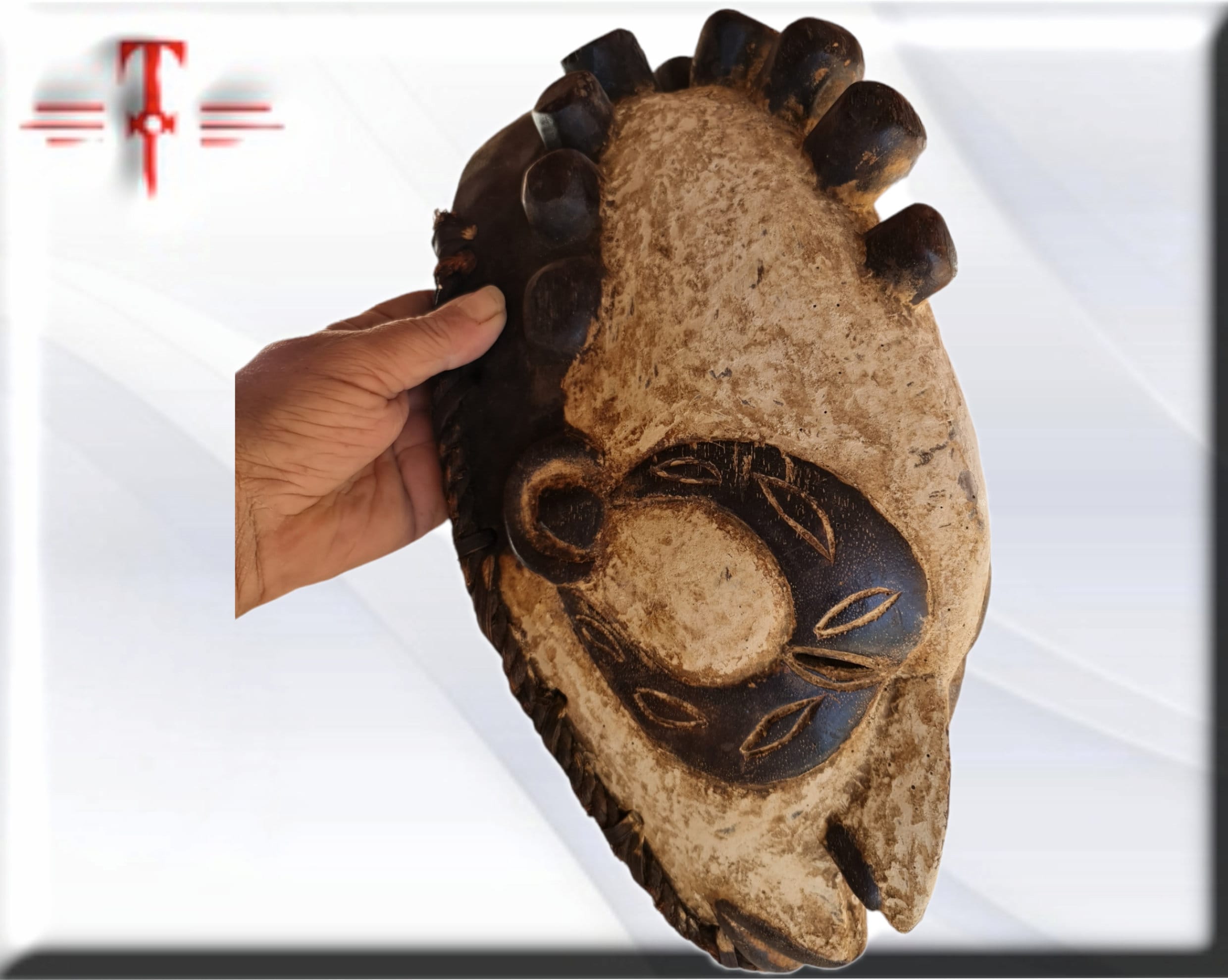 Máscara Antigua Grebo (Liberia) – Arte Africano del Siglo XX - Imagen 2