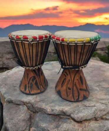 Djambe africano hechas a mano, instrumento musical , arte africano