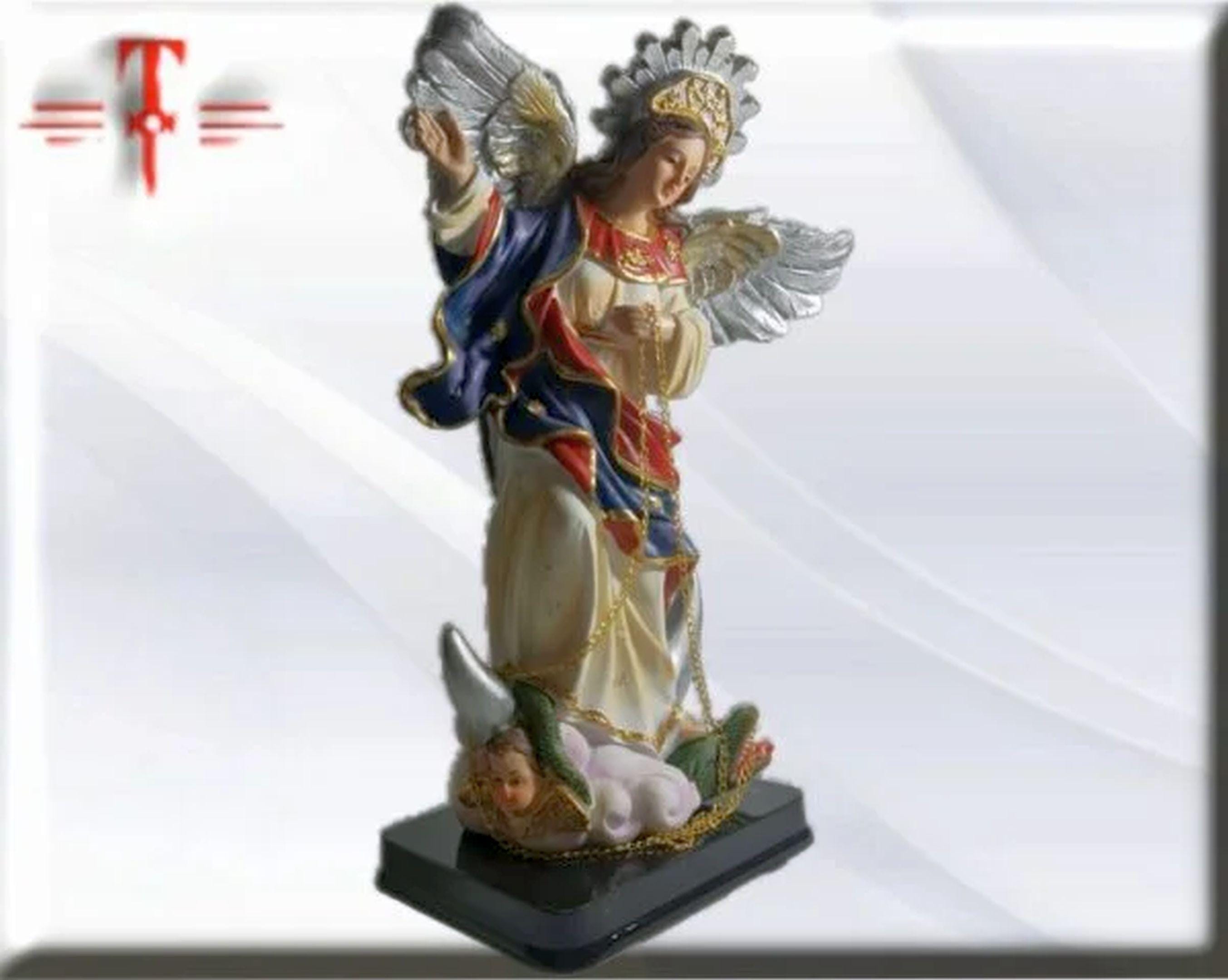 Figura de la Virgen de Quito en Resina Premium – 22 cm, Santos y Vírgenes católicos , productos Religiosos - Image 3