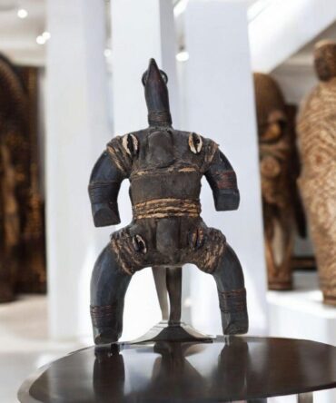 Fetiche Muñeca de la Fertilidad Namji (Camerún) – Arte Africano Tradicional (29 cm)