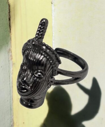 Anillo Ajustable con Busto de Ifá en Acero – Exclusivo de Spotencias