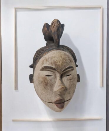 Antigua mascara africana Punu arte africano
