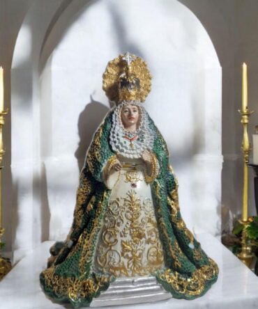 Figura de la Virgen de la Macarena en Resina – 10 cm , virgenes y santos catolicos