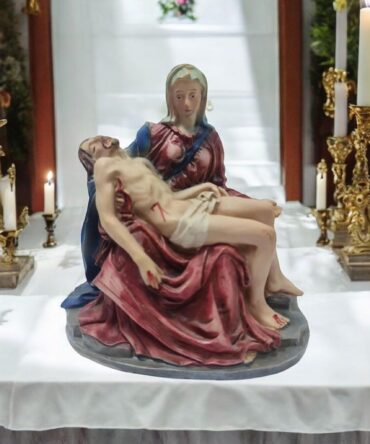 estatua Nuestra Señora de la Piedad  , virgenes y santos catolicos